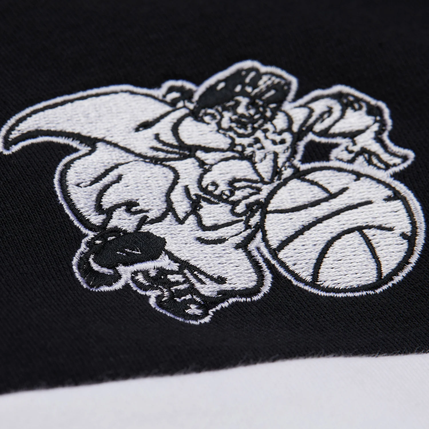 Women's Mitchell & Ness Knicks Black Quarter Zip - Image 9