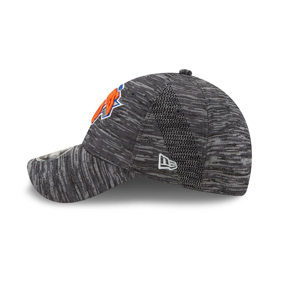 New Era Knicks 9FORTY Tech Adjustable Hat - Image 6
