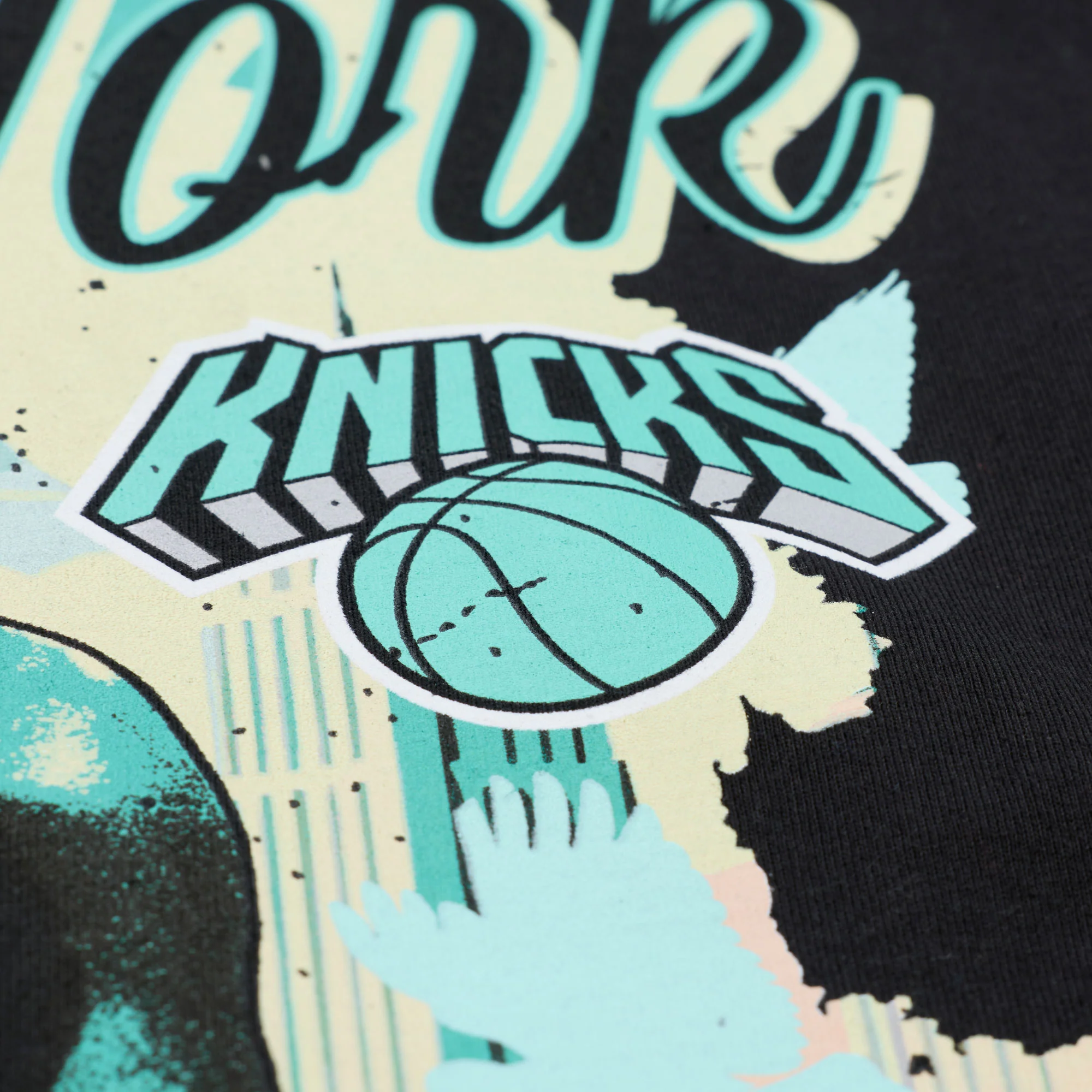 Mitchell & Ness Knicks Patrick Ewing In the City Player Tee - Image 4