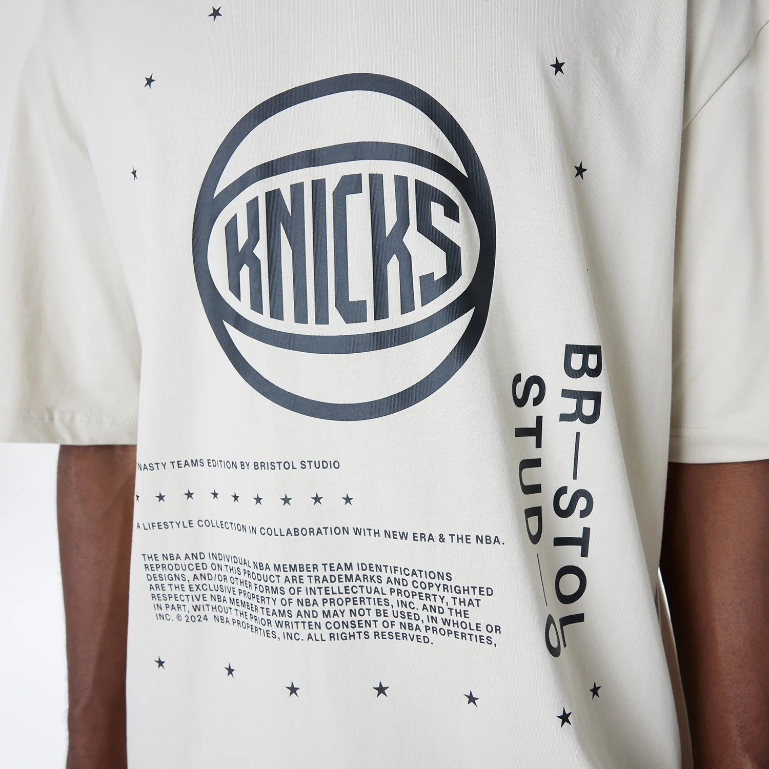 New Era Knicks Bristol Studios Stone Tee - Image 4