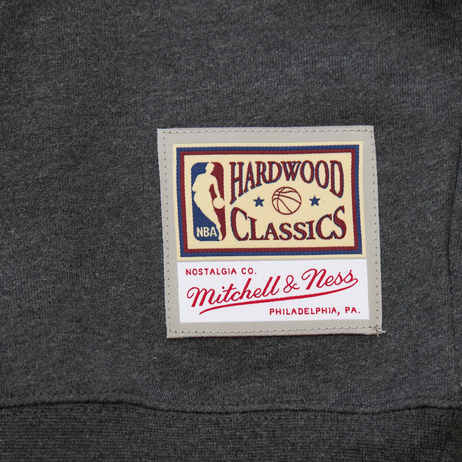 Women's Mitchell & Ness Knicks Oversized Graphic Heather Sweatshirt - Image 4